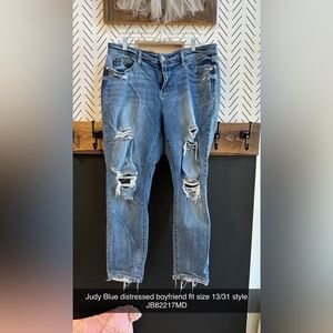 Judy Blue distressed boyfriend fit size 13/31 style JB82217MD